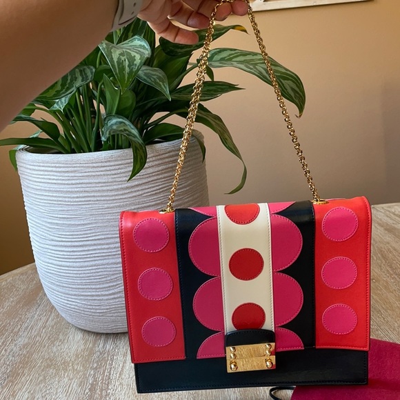 Valentino Garavani Close Up Flap Bag - Picture 2 of 12